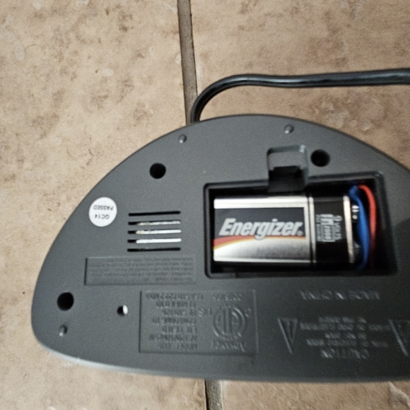 AM FM Clock Alarm Radio - Picture 3 of 7